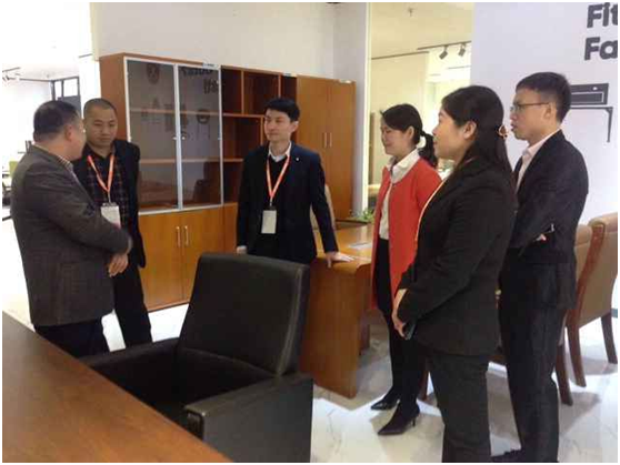 羞羞视频免费在线观看代表杨总一行人 羞羞视频免费在线观看代表杨总一行人