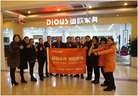 羞羞视频免费在线观看集团代表与蠡口专卖店合影 羞羞视频免费在线观看集团代表与蠡口专卖店合影