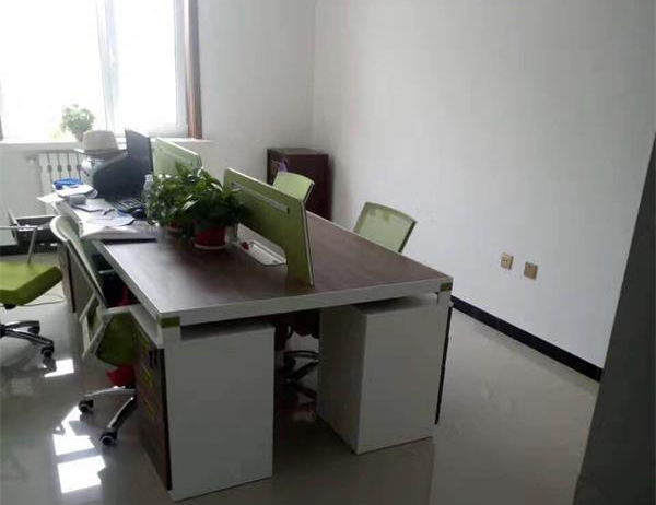 羞羞视频免费在线观看家具员工办公位.jpg 羞羞视频免费在线观看家具员工办公位.jpg