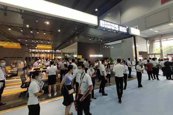 羞羞视频免费在线观看家具展位