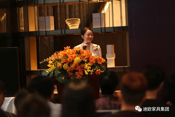 羞羞视频免费在线观看集团副总裁兼采购总监黄雅悠女士致辞并介绍羞羞视频免费在线观看品牌