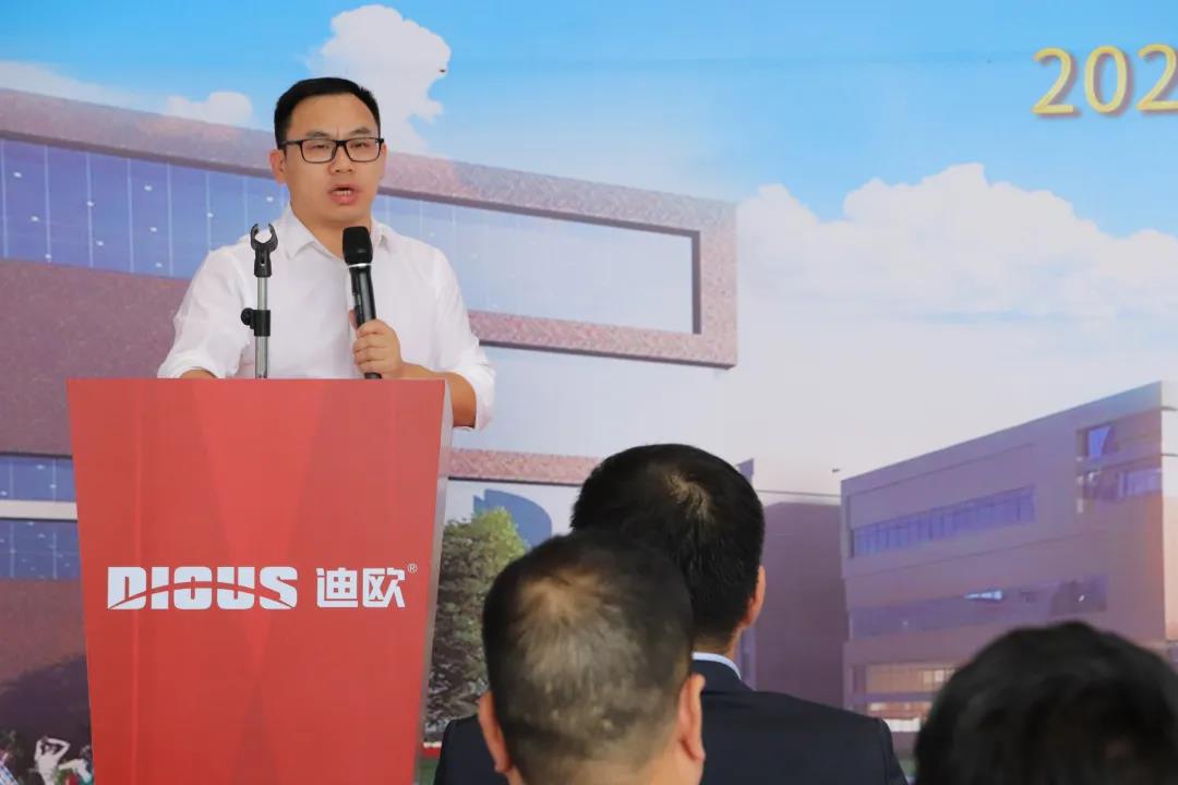 羞羞视频免费在线观看家具集团执行总裁李贱根致辞 羞羞视频免费在线观看家具集团执行总裁李贱根致辞