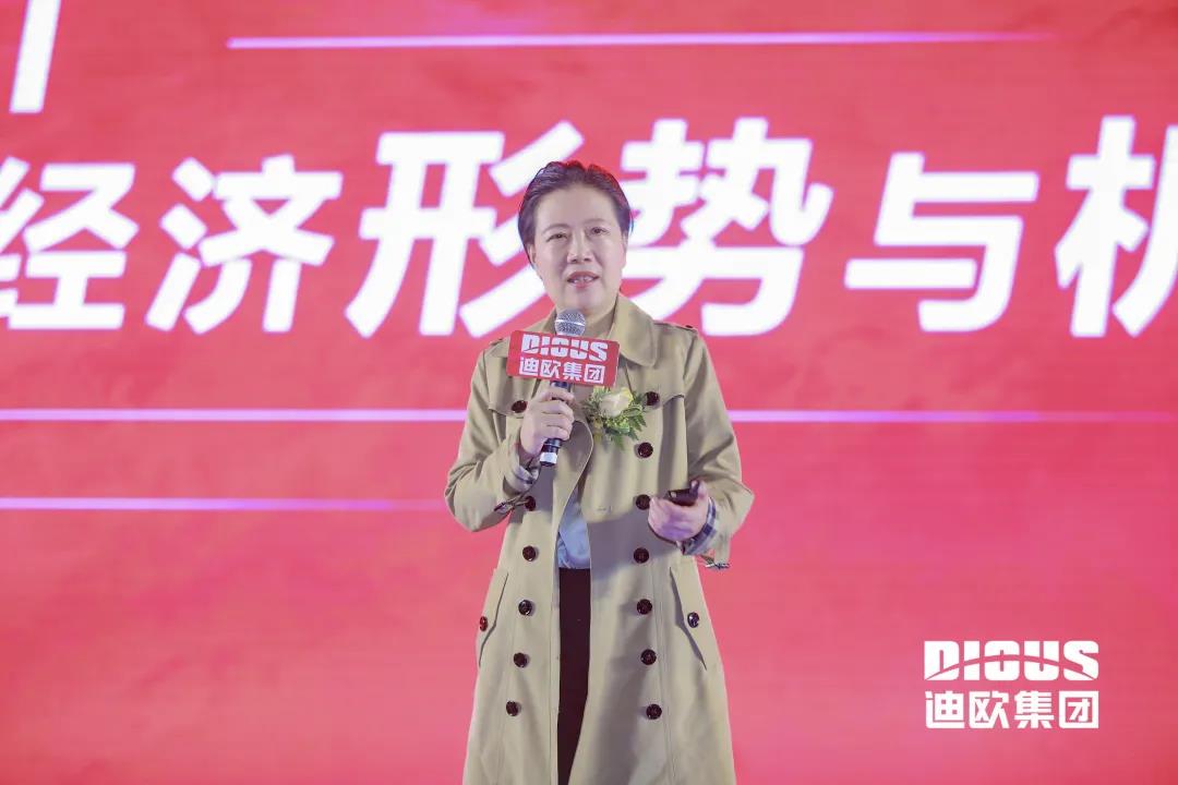 著名财经作家叶檀现场分享《2021宏观经济形势与机遇》 著名财经作家叶檀现场分享《2021宏观经济形势与机遇》