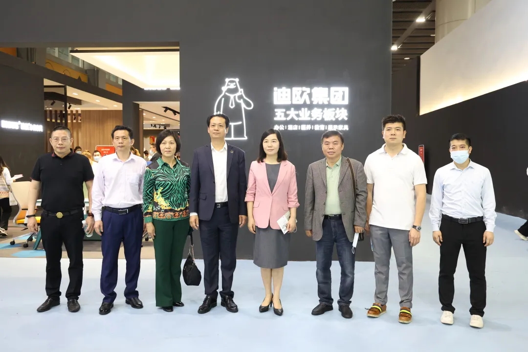 级领导及行业专家莅临羞羞视频免费在线观看集团展位参观指导