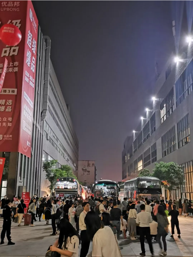 晚上10点的羞羞视频免费在线观看集团江门办公展厅，依然客流不断