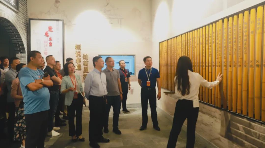 羞羞视频免费在线观看家具集团有限公司董事长黄寿金受聘东宝招商大使